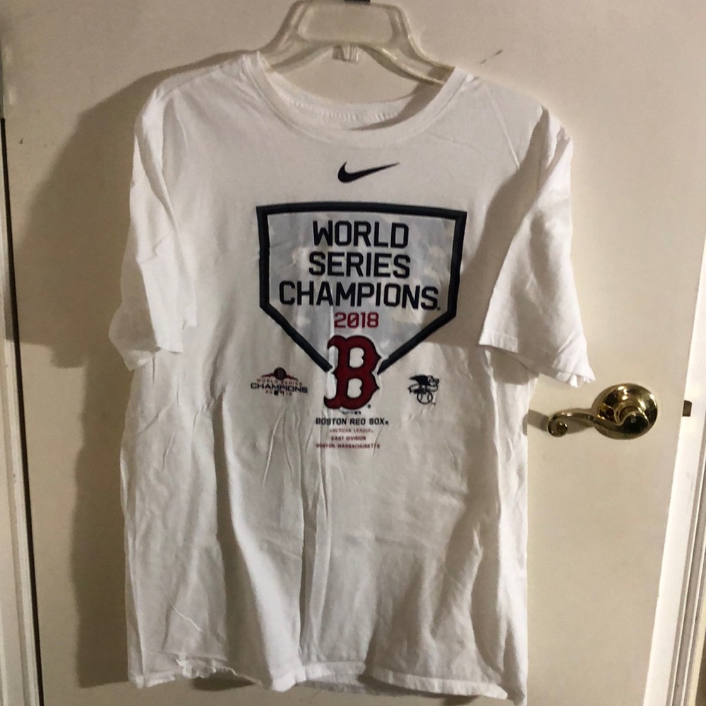 Boston Red Sox MLB Nike Athletic Cut 2018 World Series Champions Men’s Large